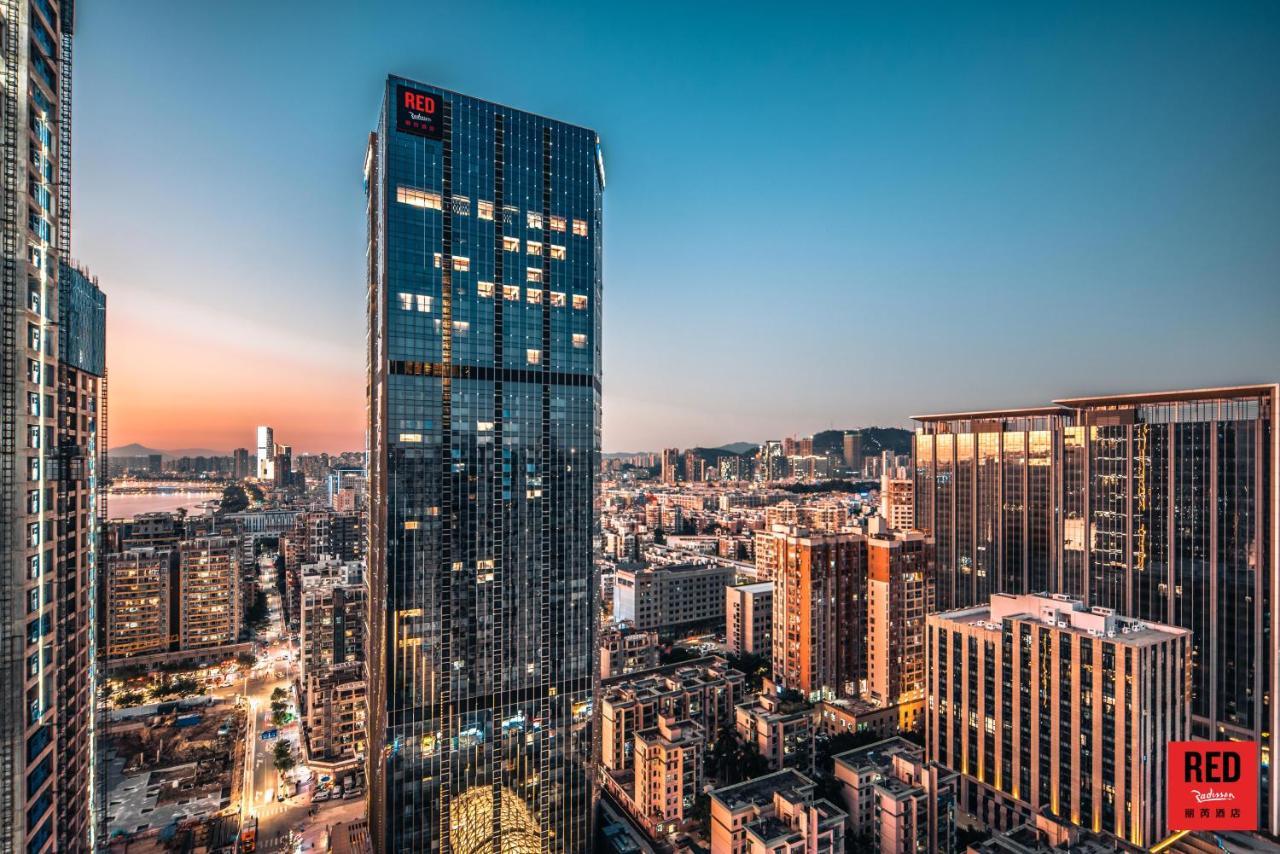 Radisson Red Hotel Zhuhai Gongbei Port Exterior foto