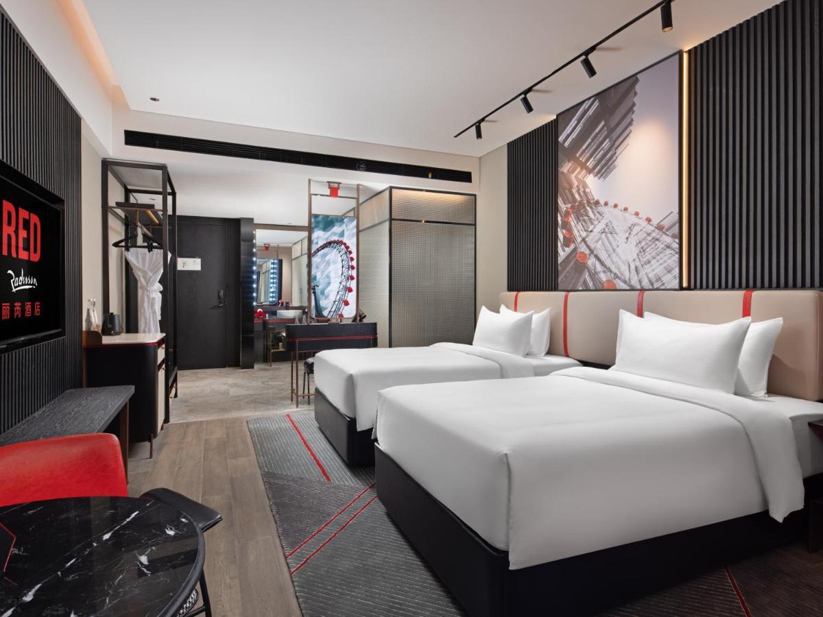 Radisson Red Hotel Zhuhai Gongbei Port Exterior foto