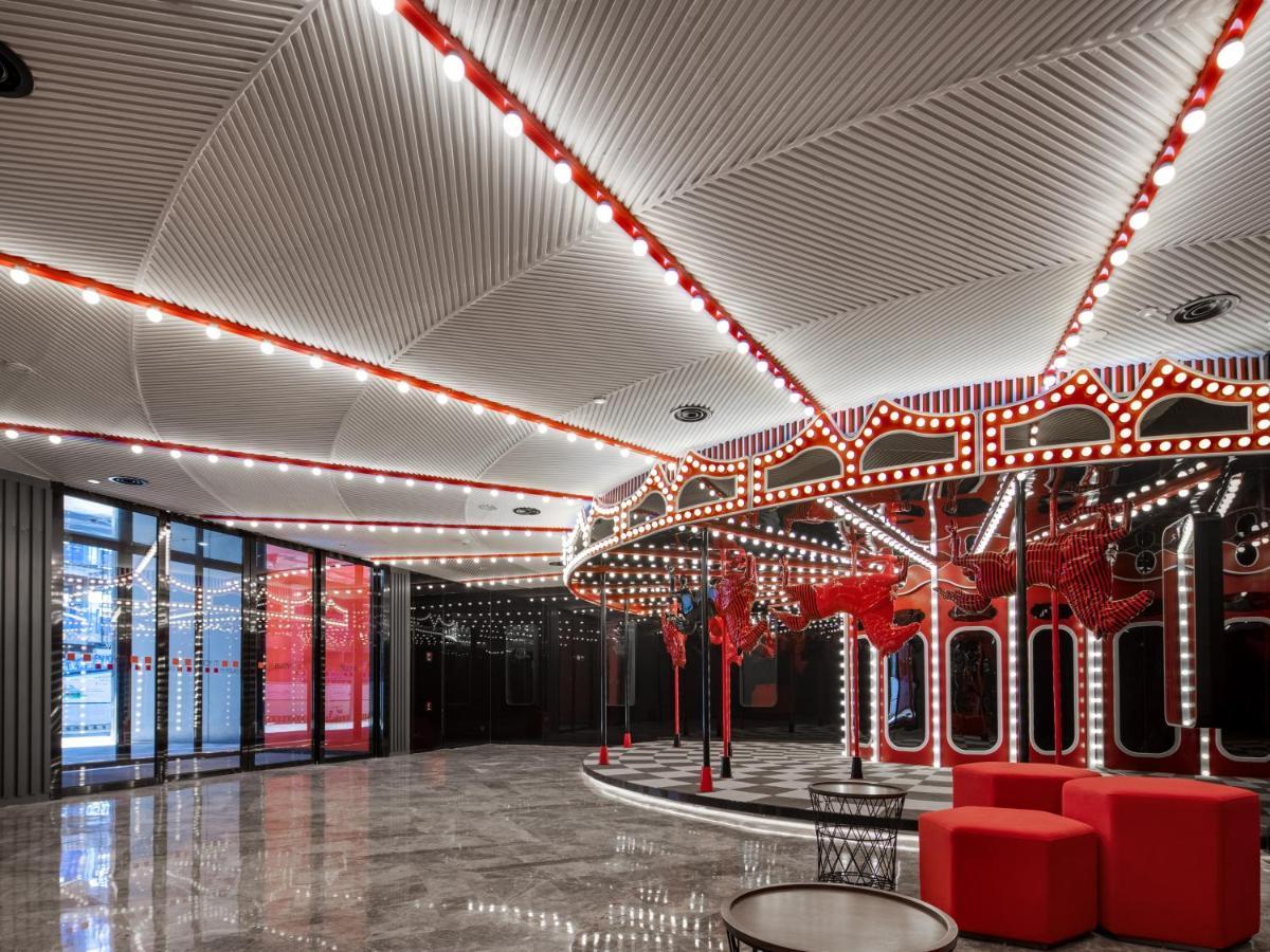 Radisson Red Hotel Zhuhai Gongbei Port Exterior foto