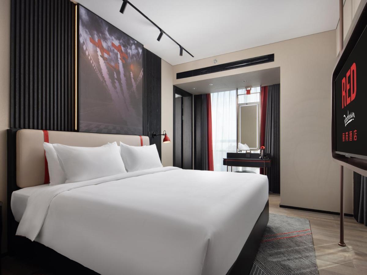 Radisson Red Hotel Zhuhai Gongbei Port Exterior foto