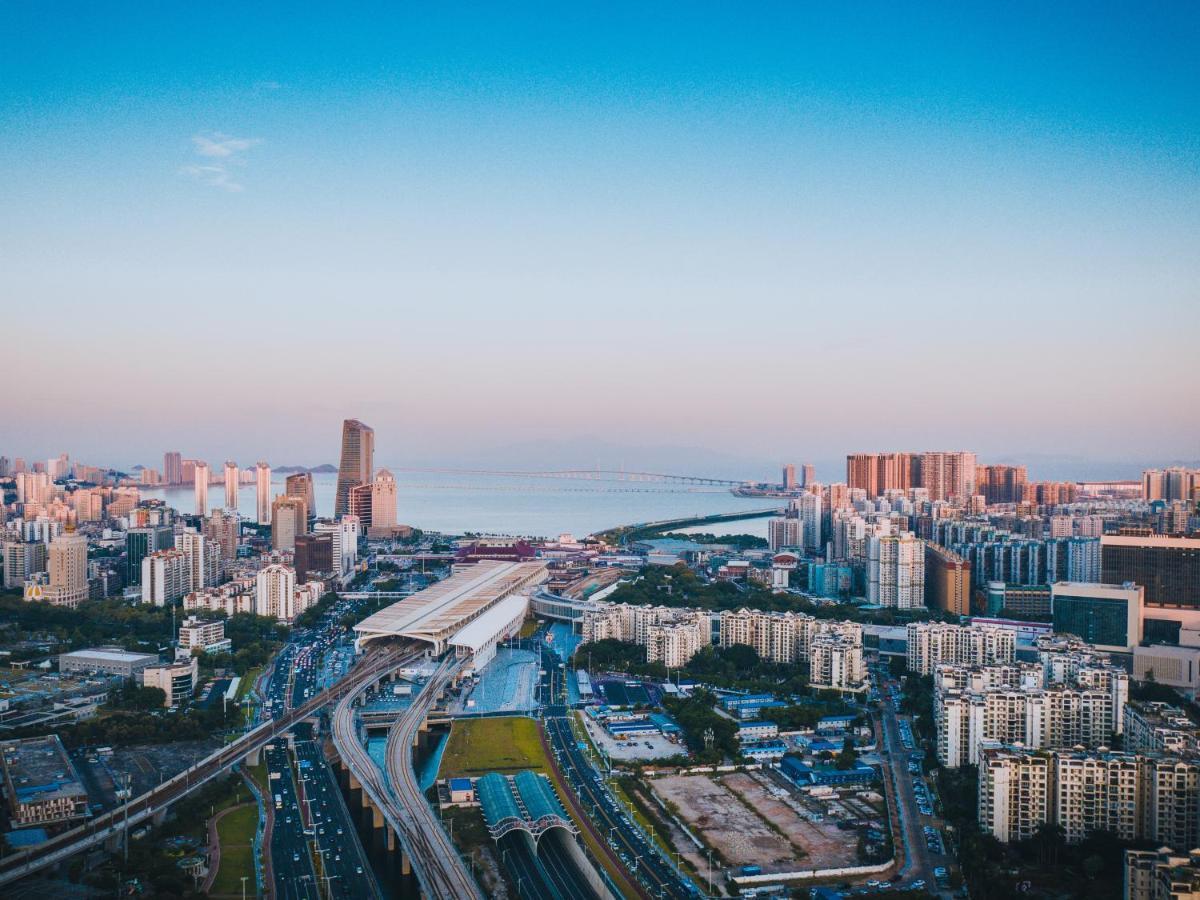 Radisson Red Hotel Zhuhai Gongbei Port Exterior foto