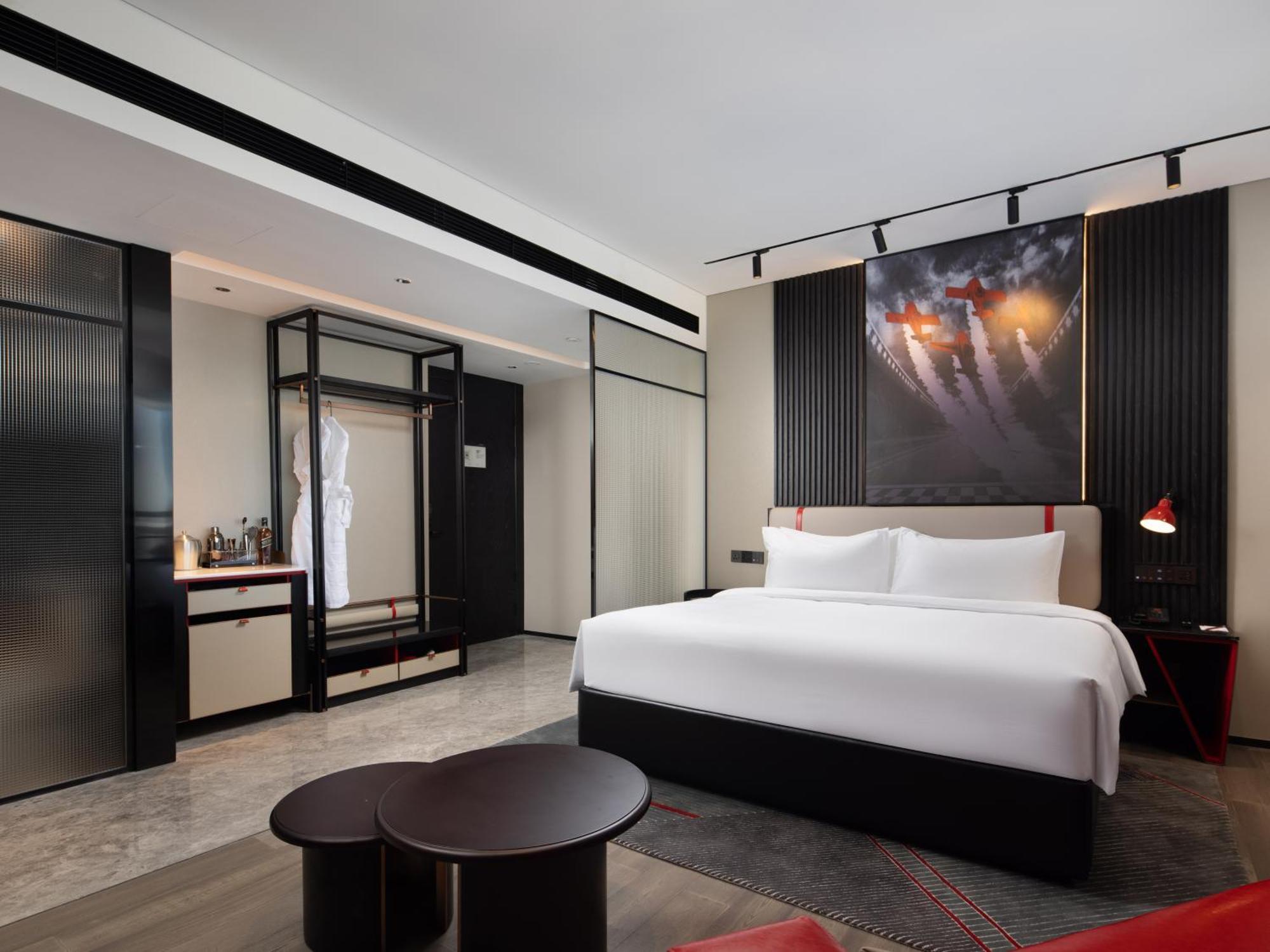 Radisson Red Hotel Zhuhai Gongbei Port Exterior foto